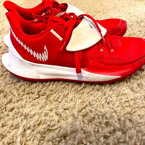 Kyrie 3 Red - Picture 1 of 4
